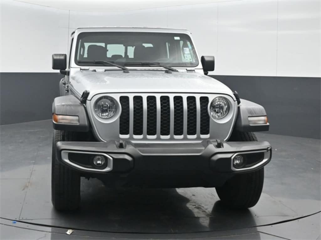 Used 2023 Jeep Gladiator Sport Truck