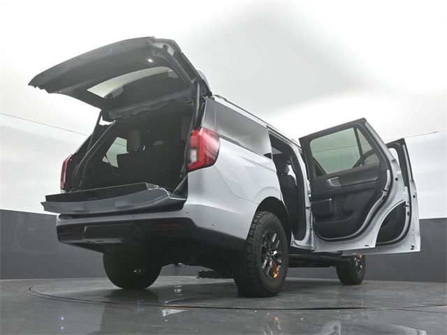 new 2025 Ford Expedition car, priced at $79,545