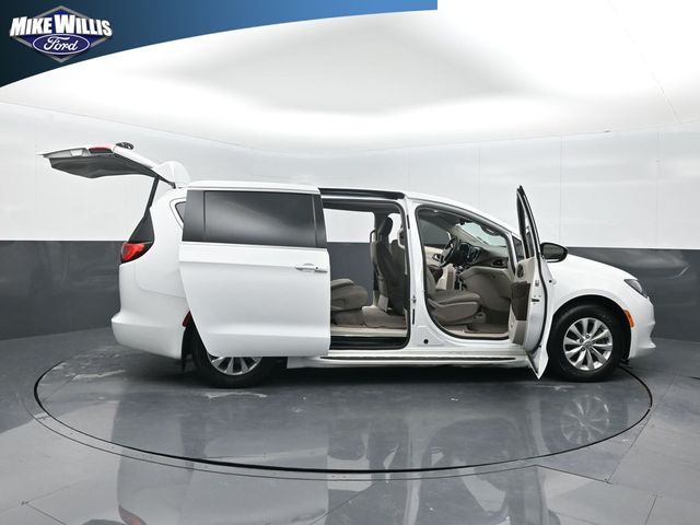 used 2017 Chrysler Pacifica car