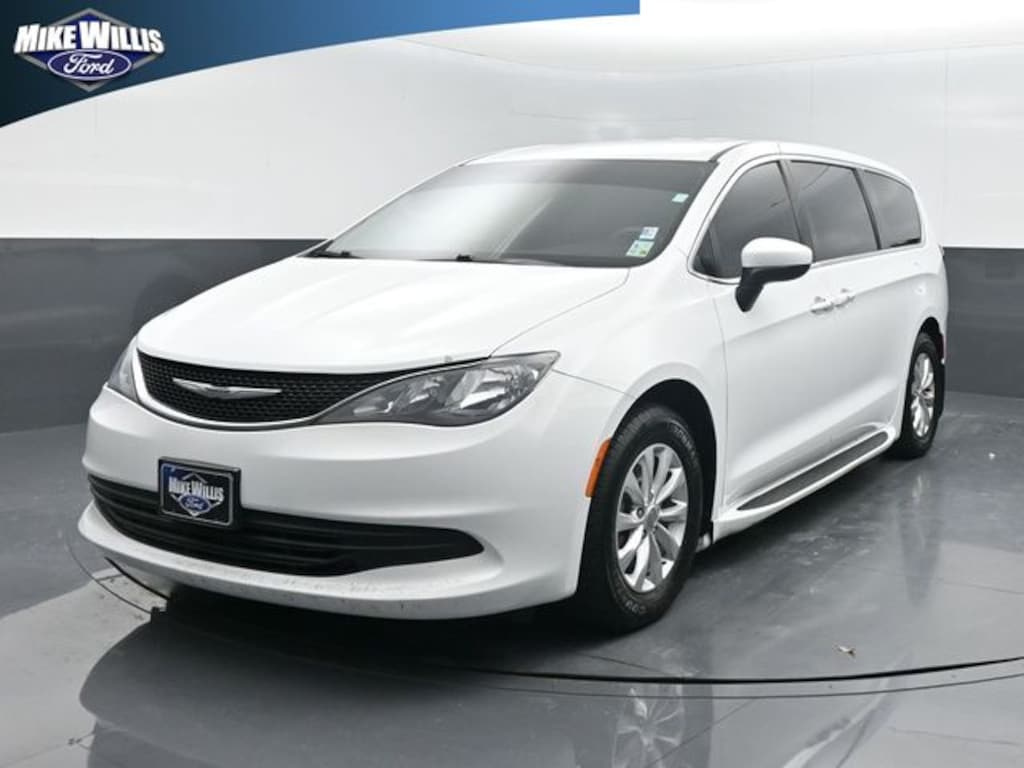 Used 2017 Chrysler Pacifica Touring Minivan/Van