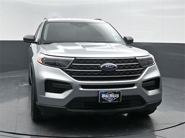 2023 Ford Explorer XLT photo 2