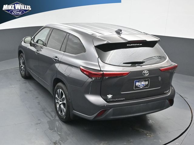 used 2022 Toyota Highlander car, priced at $31,592