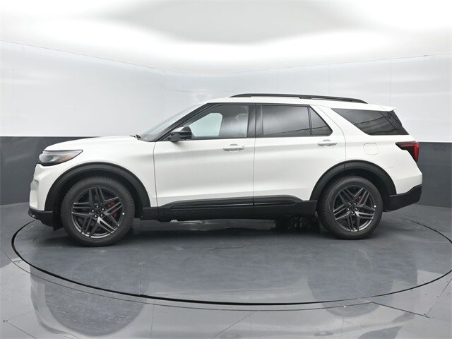 2025 Ford Explorer ST photo 4