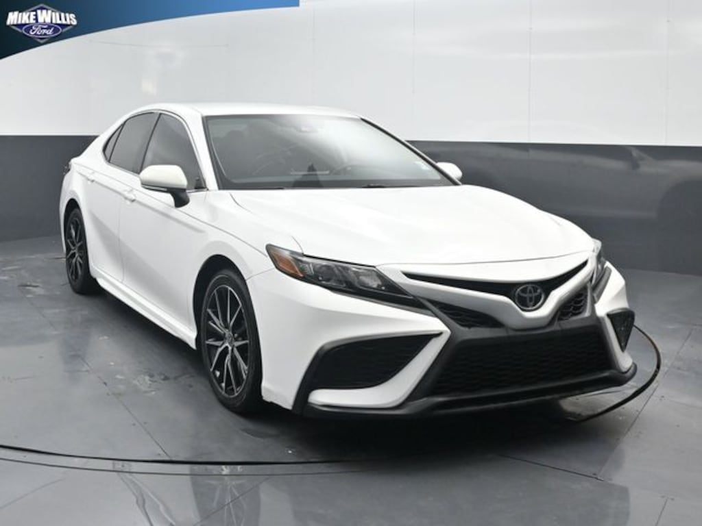 Used 2022 Toyota Camry SE Sedan