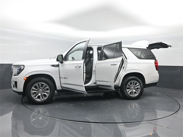 used 2024 GMC Yukon car, priced at $63,995