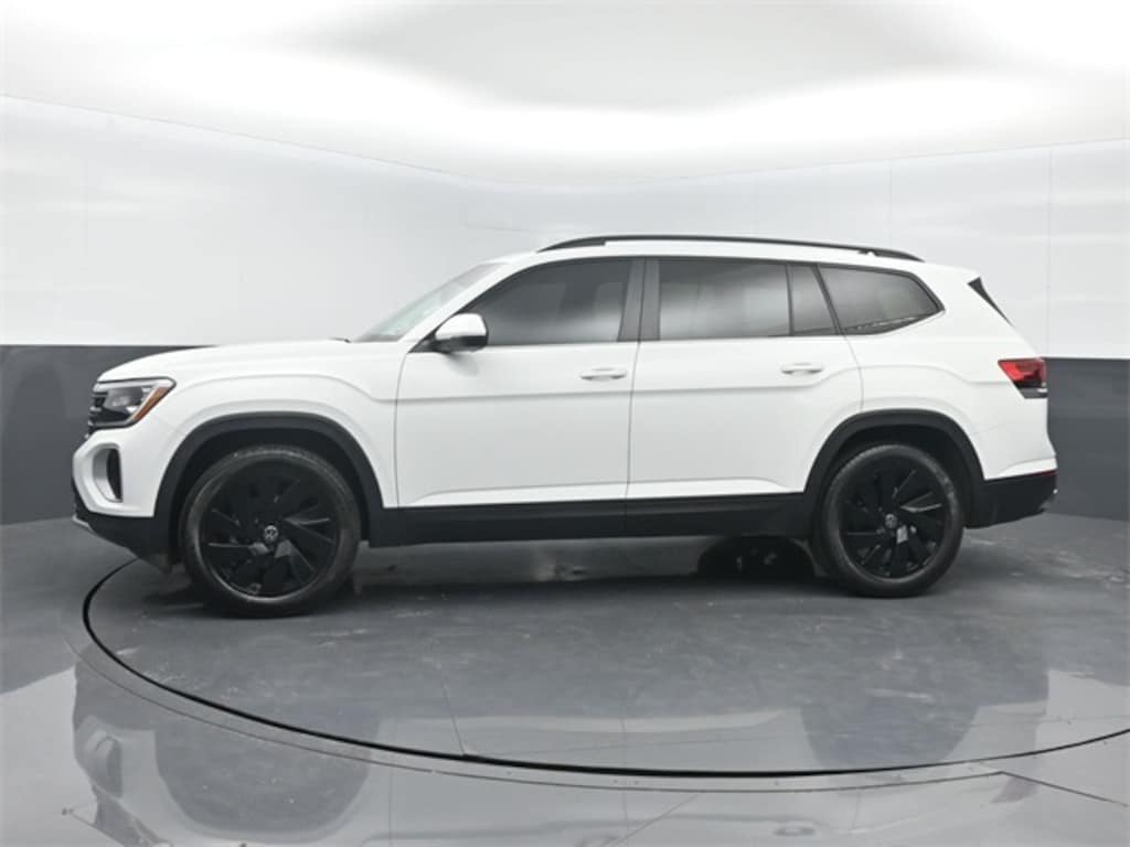 Used 2024 Volkswagen Atlas 2.0T SE w/Technology SUV