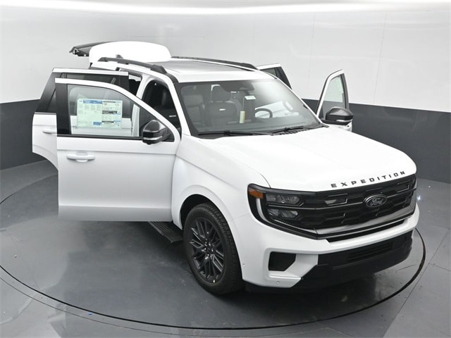 new 2025 Ford Expedition car, priced at $77,230