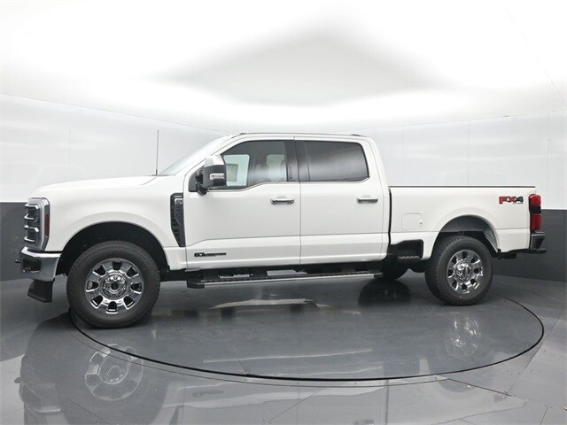 2026 Ford F-250 Lariat photo 2