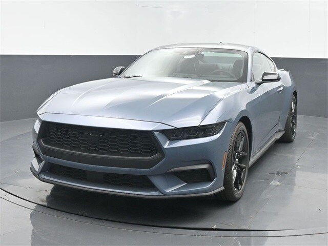 2025 Ford Mustang EcoBoost photo 3