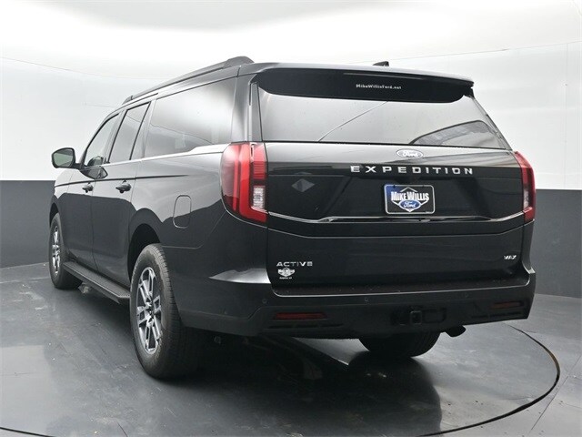 2025 Ford Expedition MAX photo 4