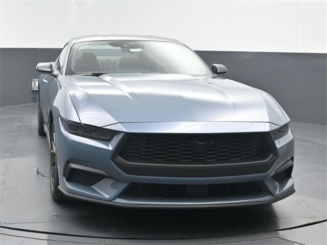 2025 Ford Mustang EcoBoost photo 2
