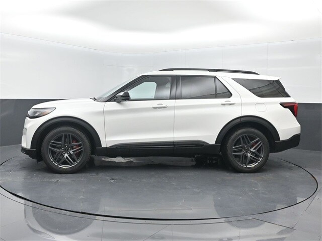 2025 Ford Explorer ST photo 4