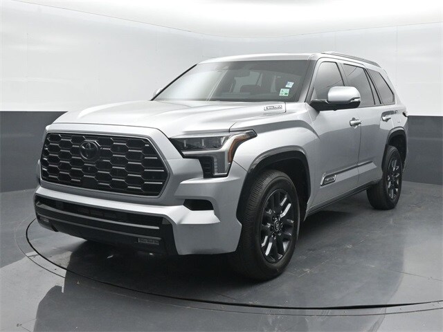 2025 Toyota Sequoia Platinum photo 3