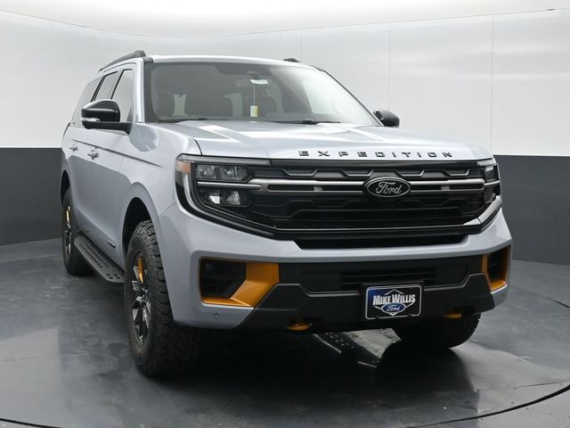 new 2025 Ford Expedition car, priced at $85,180