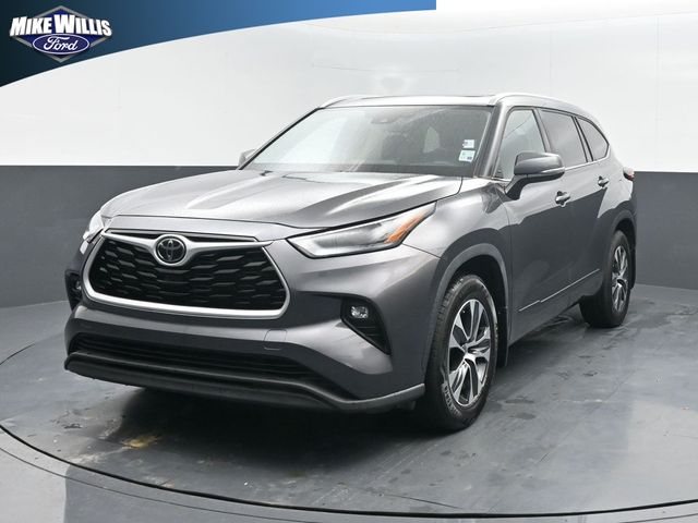 used 2022 Toyota Highlander car, priced at $31,592