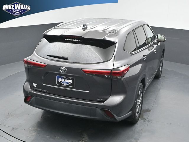 used 2022 Toyota Highlander car, priced at $31,592