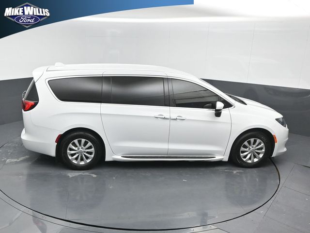 used 2017 Chrysler Pacifica car