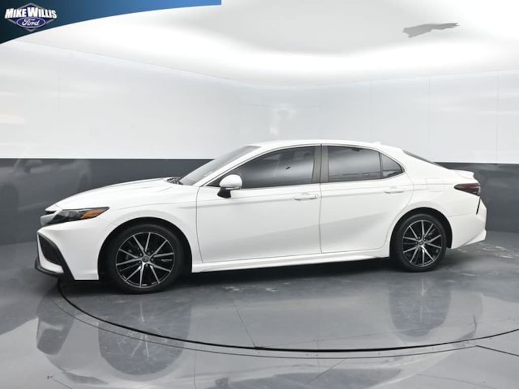 Used 2022 Toyota Camry SE Sedan
