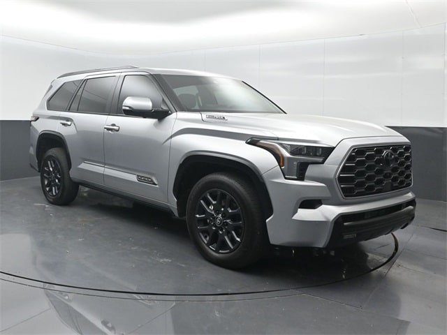2025 Toyota Sequoia Platinum's photo