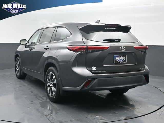 used 2022 Toyota Highlander car, priced at $31,592