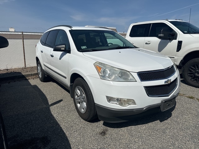 Used 2009 Chevrolet Traverse LS with VIN 1GNEV13D29S143567 for sale in Woonsocket, RI