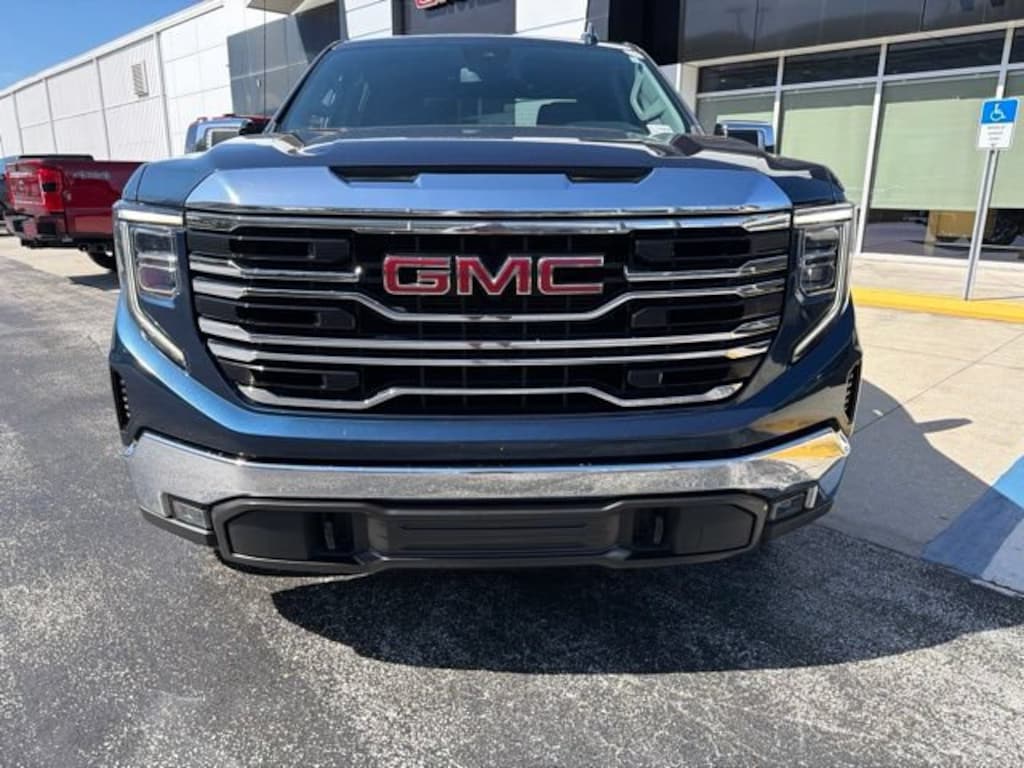 Used 2022 GMC Sierra 1500 SLT 4WD Crew Cab 147 SLT
