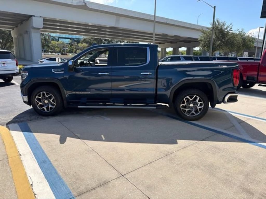 Used 2022 GMC Sierra 1500 SLT 4WD Crew Cab 147 SLT