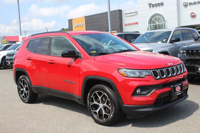Used 2024 Jeep Compass Latitude SUV
