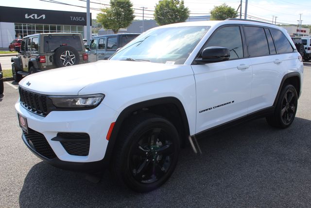 Used 2023 Jeep Grand Cherokee Laredo SUV