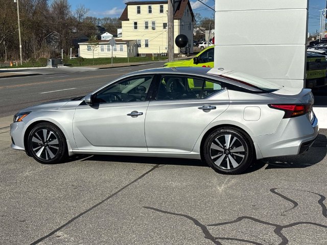 Used 2022 Nissan Altima 2.5 SL Sedan