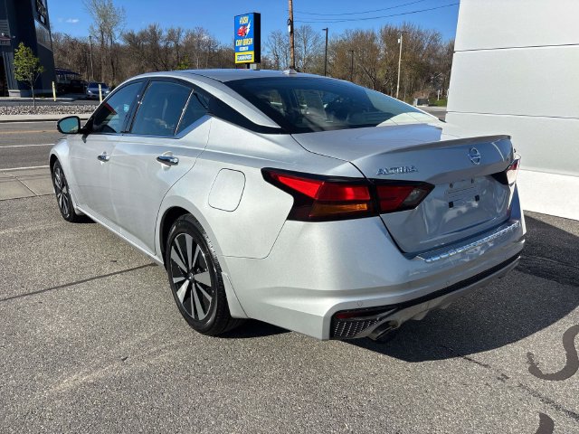 Used 2022 Nissan Altima 2.5 SL Sedan
