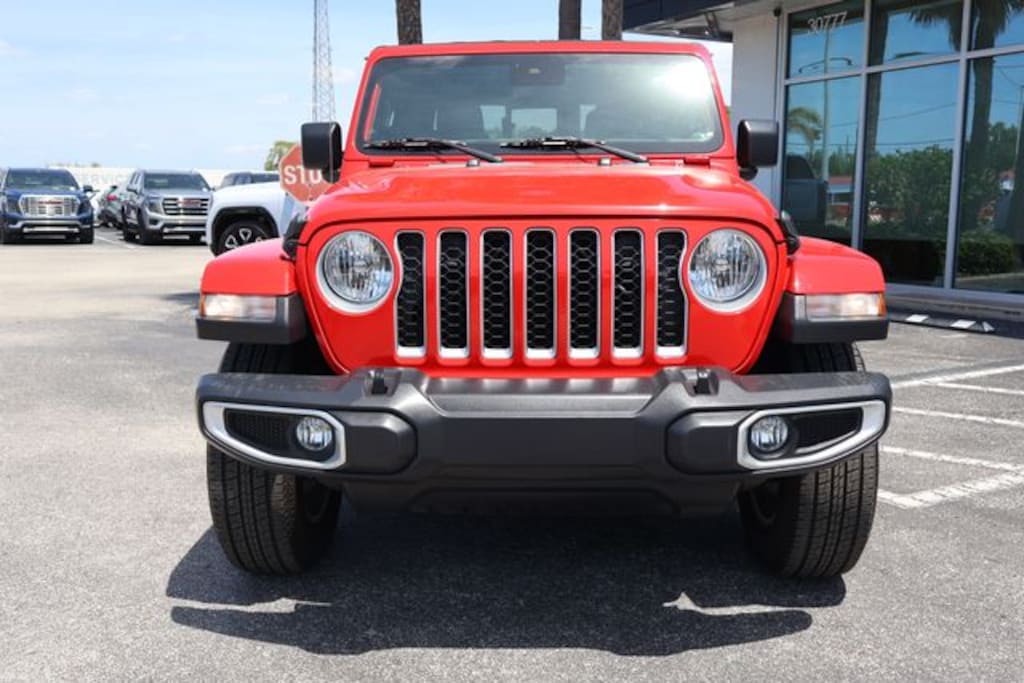 Used 2020 Jeep Gladiator Overland Truck