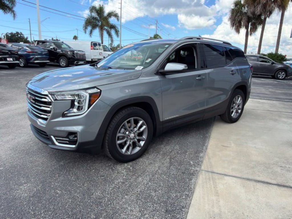 Used 2024 GMC Terrain SLT SUV
