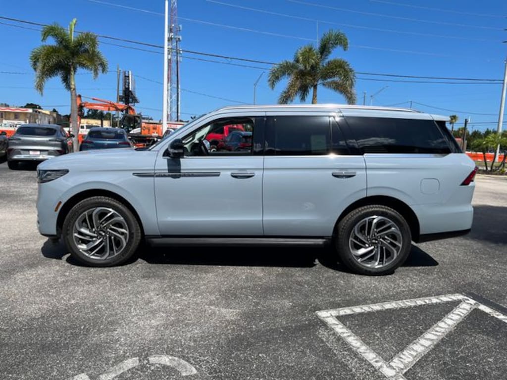 New 2026 Lincoln Navigator Premiere SUV