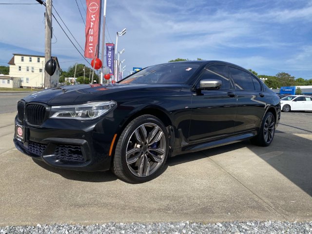  BMW M760i