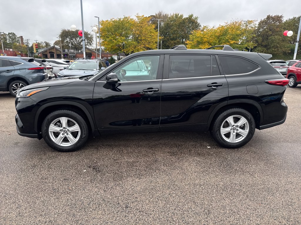Used 2023 Toyota Highlander Hybrid LE SUV