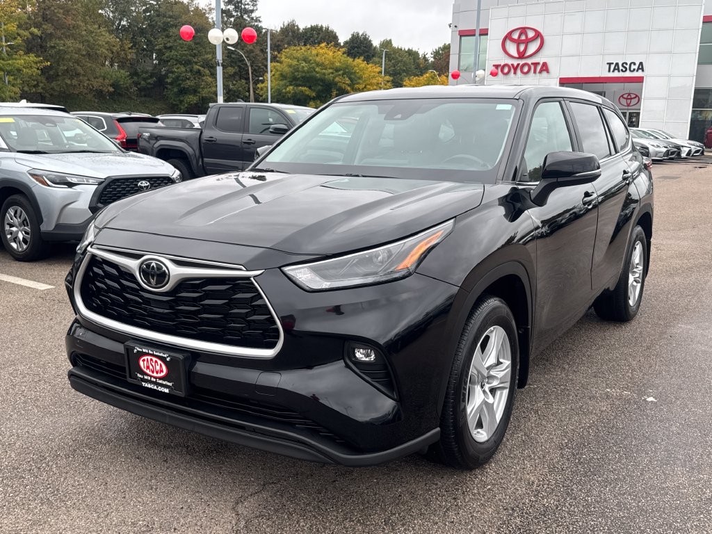Used 2023 Toyota Highlander LE SUV