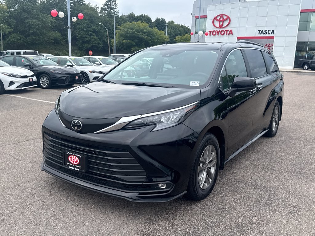 Certified 2026 Toyota Sienna XLE 7 Passenger Van Passenger Van
