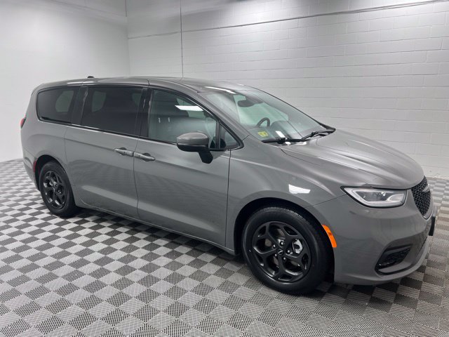 Used 2023 Chrysler Pacifica Hybrid Touring L Minivan/Van