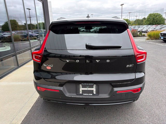 New 2026 Volvo XC40 B5 Core SUV