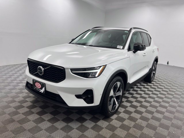 Used 2023 Volvo XC40 B5 Plus Dark Theme SUV
