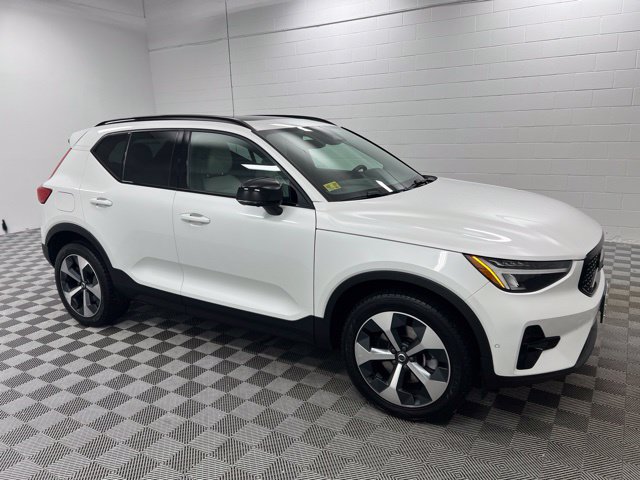 Used 2023 Volvo XC40 B5 Plus Dark Theme SUV