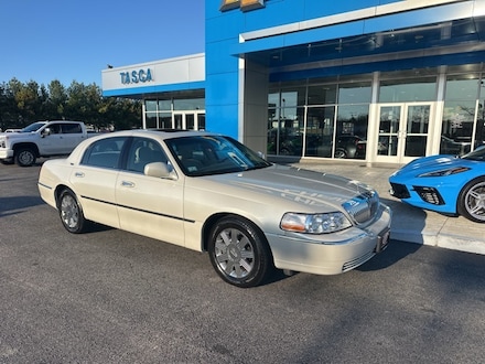 2005 Lincoln Town Car Signature Sedan