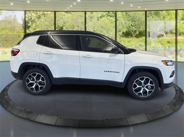 2026 Jeep Compass Limited Altitude photo 2