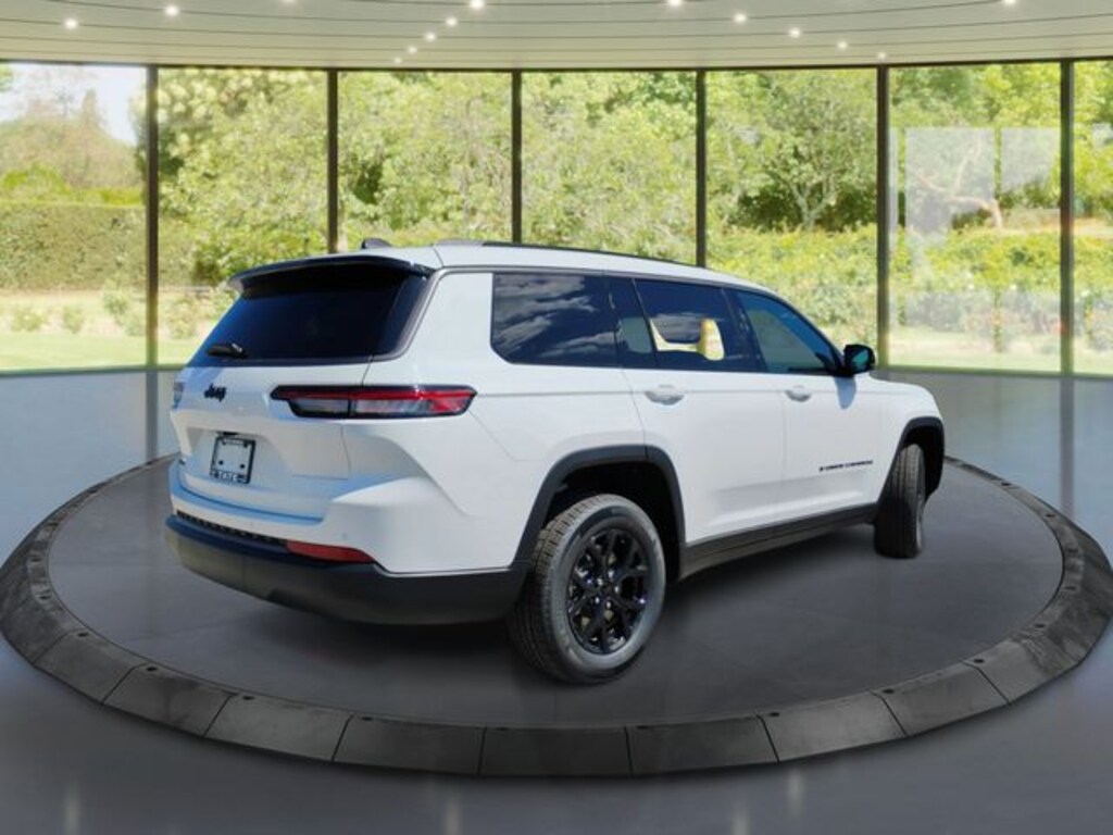 New 2026 Jeep Grand Cherokee L Laredo Sport Utility