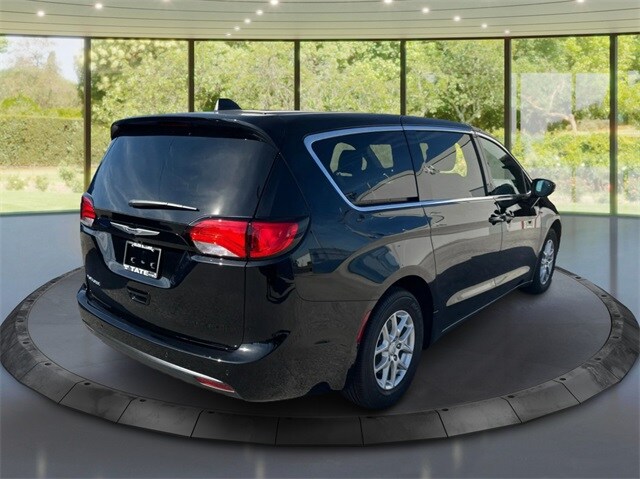 2026 Chrysler Voyager LX photo 3