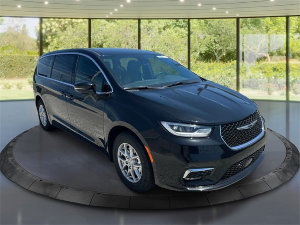 New 2026 Chrysler Pacifica Select Passenger Van