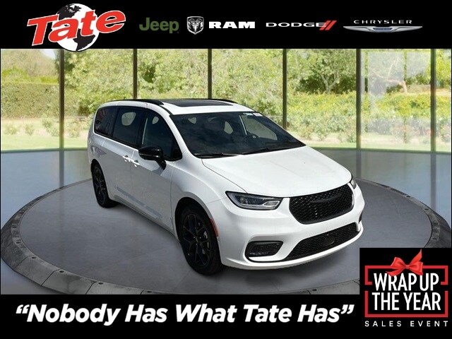 2024 Chrysler Pacifica Touring L's photo