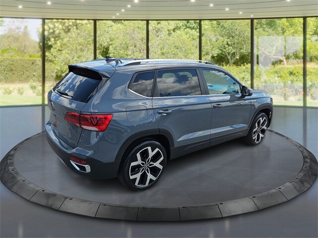 2022 Volkswagen Taos SEL photo 3
