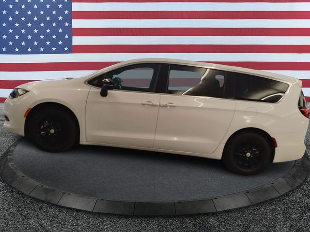 2026 Chrysler Voyager LX - Photo 7